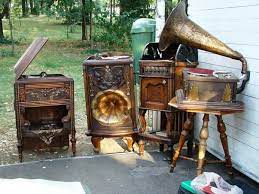 Toate articolele sunt insotite de certificat de conformitate si contract de vanzare. Targul De Antichitati Bucuresti Aug 2009 Bd Aviatorilor Hotreporter Hotnews Ro