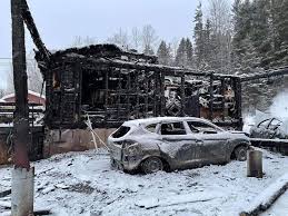 À voir sur banq numérique : Une Maison Detruite Par Un Incendie A Lac Au Saumon Tva Cimt Chau