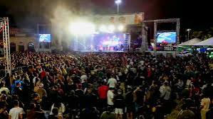 Samba 90 Graus levanta multidão na Praça de Eventos durante comemorações dos 378 anos de Paranaguá