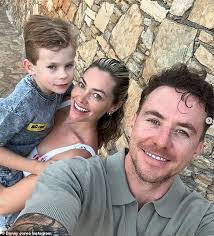 Georgia Horsley's Instagram, Twitter & Facebook