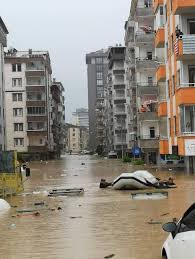 Arhavi'de şiddetli yağış sele neden oldu. 4maecnwb8idxjm