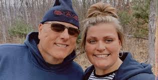 Wayne Brackett's Instagram, Twitter & Facebook