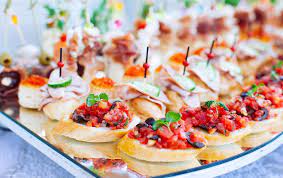 Pour un apéritif dinatoire : 56 Idees Recettes Pour Un Aperitif Dinatoire D Avant Couvre Feu Cuisine Madame Figaro