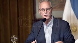 Parte de las respuestas a ese interrogante, aunque sin mayores detalles, las dio el presidente esta mañana en declaraciones a radio 10: Gollan Aclaro Que No Existe Campana De Entrega De Un Bono De 15 Mil Pesos Telam Agencia Nacional De Noticias