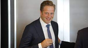 Hoi hugo de jonge, wat fijn dat je zojuist een contract hebt ondertekend met astrazeneca en dat je dat met trots mede deelt. Health Minister De Jonge Wants To Investigate Possible Double Count Of Vaccinations Nl Times