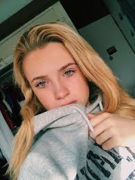 The thing we love most about this blonde short hair look, has to be the fact that you don't have to worry about the upkeep of your roots! Insta Jane Severin Blonde Hair Green Eyes Blonde Hair Girl Girl With Green Eyes