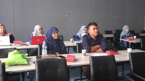 Berisikan tentang soal soal dan pembahasannya. Fakultas Farmasi Iik Bw Adakan Pelatihan Item Development Ukttk