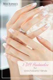 Trockene Hande Ade 3 Diy Handmasken Fur Streichelzarte Hande Mit Bildern Handmaske Trockene Hande Nagelpflege