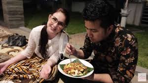 Before becoming vice governor, he was the regent of trenggalek regency between 2016 and 2019. Arumi Bachsin