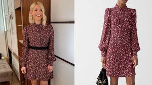 Holly willoughby has a stylist for this morning who works with her to compile her wardrobe, rather than wearing her own clothes. Holly Willoughby S This Morning Outfit Today How To Get Her Mini Shirt Dress From Heart