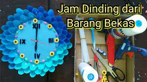 Sering kali kita dapat ide membuat sebuah kerajinan unik melalui gambar atau informasi yang kita dapatkan lewat dengan menempelkan jam dinding dari koran bekas ini pada dinding ruangan, maka ini akan. Hiasan Jam Dinding Dari Barang Bekas Cek Bahan Bangunan