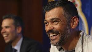 El portugués sérgio conceiçao será el nuevo entrenador del oporto con el objetivo de poner fin a la sequía de títulos que vive el gigante del norte de portugal. Sergio Conceicao Guerra Para Sair Do Nantes Era Tao Grande Que Cheguei Aqui E Assinei Fc Porto Jornal Record