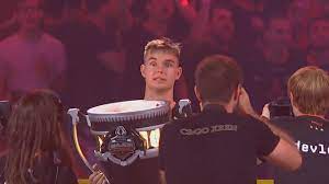 Astralis and dev1ce contacted us (interview in swedish). Starladder Major Broken Trophy Cs Go Youtube