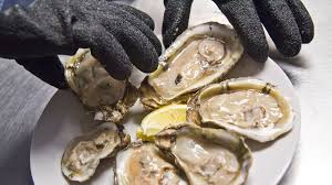 The number of oysters in a bushel varies depending on how big the oysters are. New Jersey Oyster Farmers Betting On A Comeback Climate Permitting Stateimpact Pennsylvania