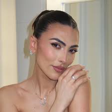 Sei una meraviglia noi sappiamo chi sei , di quello che pensa la gente non  ce ne frega nulla !!!! #ForzaGiuliaPower