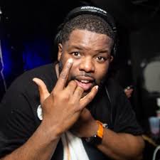 Laurel Larson (@Laureladeville)