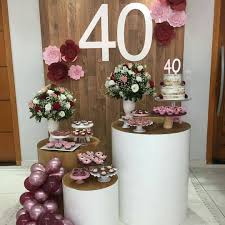 Mini Table Linda Vimos Saboresdarenataa Mini Table Para Comemorar 40 Anos Com Li Decoracao Festa Adulto Festas Do 40º Aniversario Festa 40anos