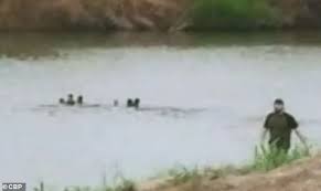 Witness Says Two Migrants Drowned In The Rio Grande While Cbp Agents Watched Daily Mail Online