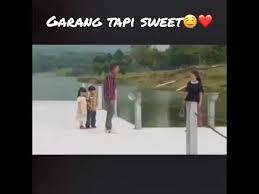 The sentimental and gently humorous story concerns the romance of lavender rolt and clement hale, and the complications impeding the course of true love. Download Zahira Tv3 3gp Mp4 Codedwap