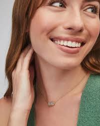 Elisa Short Pendant Necklace