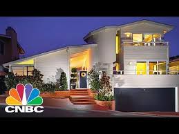 American businessman and philanthropist warren buffett's house is in omaha, ne. Inside Warren Buffet S 11m Laguna Beach House Power Lunch Cnbc Youtube