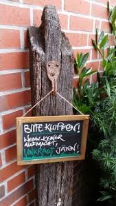 Unser Willkommen Schild Am Gartentor Eine Alte Schultafel Mit Kreide Und Klarlack Garten Garten Deko Gartenschilder