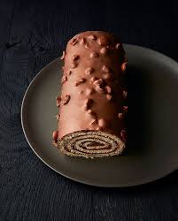 Biscuit Roule Chocolat Noisette Pour 4 Personnes Recettes Elle Recette En 2020 Roule Au Chocolat Biscuit Roule Chocolat Noisette