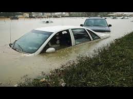 How To Avoid Getting Soaked By A Flood Damaged Vehicle Damaged Cars Small Luxury Cars Car Buying