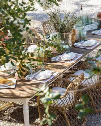 Le Journal De La Maison On Instagram Inspiration Les Fauteuils Parfaits Pour Un Repas De Famille En Pro En 2020 Table De Jardin Repas Champetre Decoration Exterieur