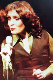 CarasdeTLNovela] MARÍA MARGARITA GIRALDO además de actuar también ha sido  cantante. La artista hija de la legendaria TERESA GUTIÉRREZ + y el  bolerista Luis Alberto Giraldo +, conocido exitosamente como Alberto  Granados,