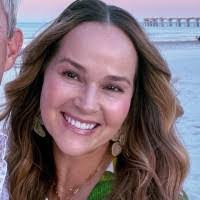 Melissa Edinger's Instagram, Twitter & Facebook