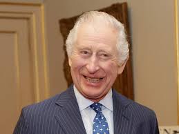 Elton John urine au beau milieu d'un magasin à Nice et en met partout… le  gérant "choqué" donne tous les détails