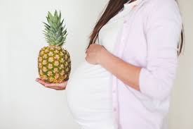 Oleh sebab itu, bunda juga harus mengetahui apa saja jenis makanan yang boleh dan tidak boleh dikonsumsi selama mengandung. Bolehkah Makan Nanas Saat Sedang Hamil