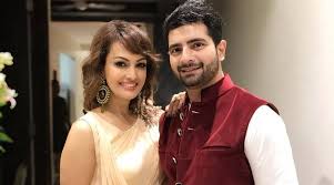Nisha rawal and karan mehra, who have been married for more than a decade, have trouble brewing in their marriage. 9nqdotsaqq91em