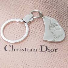 Porte Cles Representant Le Sac Saddle Christian Dior En Metal Etsy Dior Saddle Bag Dior Paris Jewelry