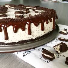 Remettez au frais le temps de préparer la mousse au fromage. Oreo Cheesecake