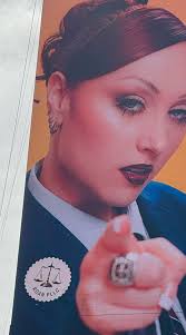 Eine weitere Werbetafel für Chappells kommende Single „The Giver“ am Times  Square in NYC : r/chappellroan