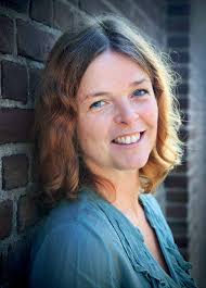 Lovend over vaardigheden, kritisch op de roosters