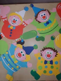 Fasching Basteln Mit Kindern Unter 3 Fenster In 2020 Karneval Basteln Fasching Basteln Karneval Basteln Dekoration