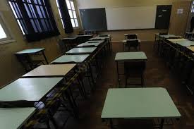 Podemos recordar de nossos tempos de volta às aulas para entender a importância do vínculo afetivo que temos com os materiais e, consequentemente, com esse momento de retorno à escola. 9izwtdfwniomwm