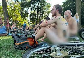 Nude cyclists cruise Philadelphia streets in 14th naked bike ride | KMYU