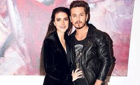 Deniz baysal ilk sinema filmi olan 7.koğuştaki mucize ile büyük övgüler alıyor. Deniz Baysal Dating History Famousfix