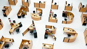 辦公室交給字母辦公桌 open office office design typography