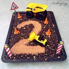 Auf facebook erwähnte ich bereits, dass er uns bereits kurz nach 5 uhr aus den federn scheuchte, obwohl er sonst immer derjenige ist, der als letzter aus dem bett kriecht. Bagger Kuchen Baustellen Kuchen Zum Geburtstag Nestling