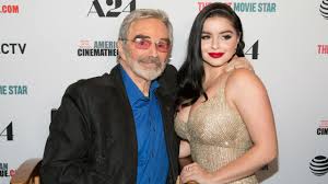 Burt reynolds, the mustachioed megastar who first strutted on screen more than half a century ago, died thursday, according to his agent, todd eisner. Ariel Winter Remembers Legend Burt Reynolds From Their Time Working On The Last Movie Star Entertainment Tonight