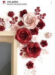 En nuestra provincia existe la costumbre de exponer el traje de comunión de los niños y niñas días antes del evento. Paper Flowers Decoracion De Flores De Papel Decoracion De Pared De Flores Sobres De Papel
