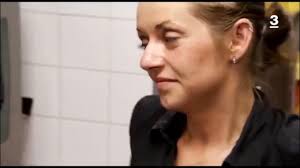 Kniven Mot Strupen Första Säsong Första Avsnitt