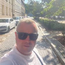 The Highland port of Ardersier, once used to construct oil platforms, has  received a £300m investment for development of offshore wind and  decommissioning sectors.