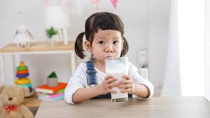 Makanan untuk anak 1 tahun yang susah makan yang ketujuh adalah olahan. Jenis Susu Yang Baik Dikonsumsi Sesuai Usia Anak