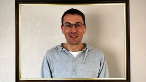 Pourtant, même dans ces conditions, on a réussi à maintenir la qualité de l'éducation et des autres services au niveau précédent. Michael Santerre Un Ecrivain Solitaire Au Service Des Autres